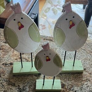 Wooden Chick Trio Decor - White & Light Green
Like new